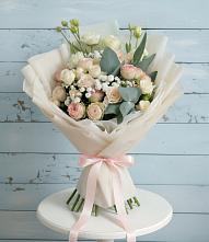 Букет цветов из:  Розы и Лизиантусы в Никольском Астраханской области