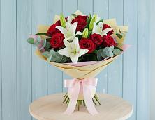 Букет цветов из:  Лилии и Розы в Никольском Астраханской области