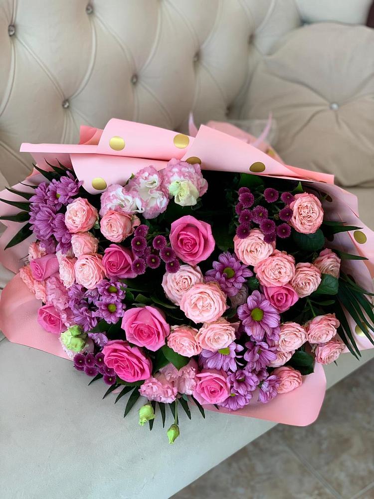 Букет цветов из: Хризантемы, Розы и Лизиантусы в Никольском Астраханской области