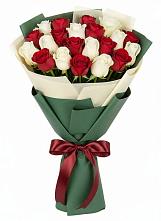 Букет Микс из красных и белых роз в Никольском Астраханской области