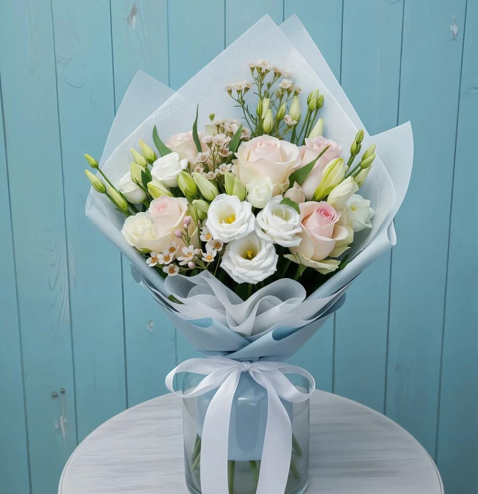 Букет цветов из: Розы и Лизиантусы в Никольском Астраханской области