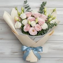 Букет цветов из:  Лизиантусы в Никольском Астраханской области