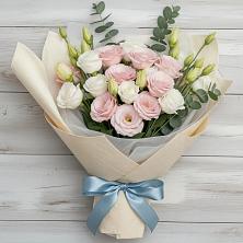 Букет цветов из:  Лизиантусы в Никольском Астраханской области