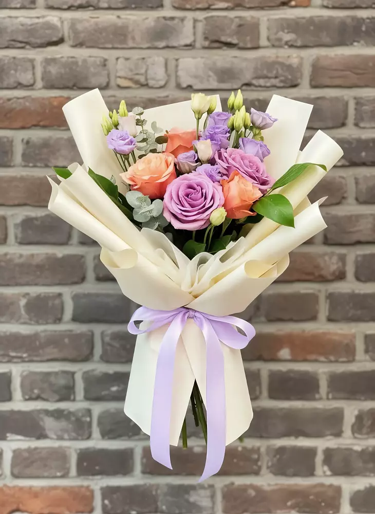 Букет цветов из: Лизиантусы и Розы в Никольском Астраханской области