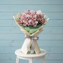 Букет цветов из:  Орхидеи и Розы в Никольском Астраханской области