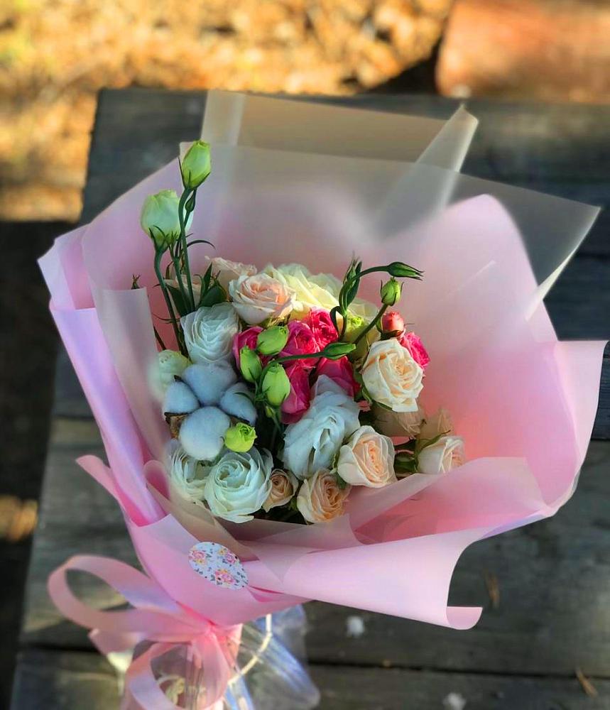 Букет цветов из: Розы и Лизиантусы в Никольском Астраханской области