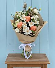 Букет цветов из:  Альстромерии, Лизиантусы, Розы и Хризантемы в Никольском Астраханской области