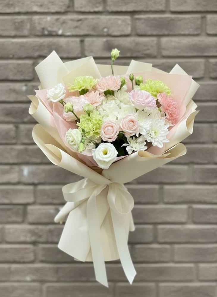 Букет цветов из: Гвоздики, Розы, Лизиантусы и Хризантемы в Никольском Астраханской области