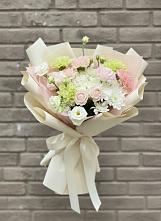 Букет цветов из:  Гвоздики, Розы, Лизиантусы и Хризантемы в Никольском Астраханской области