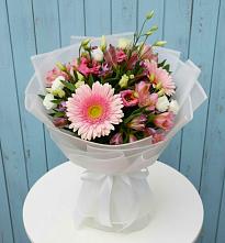 Букет цветов из:  Герберы, Альстромерии и Лизиантусы в Никольском Астраханской области