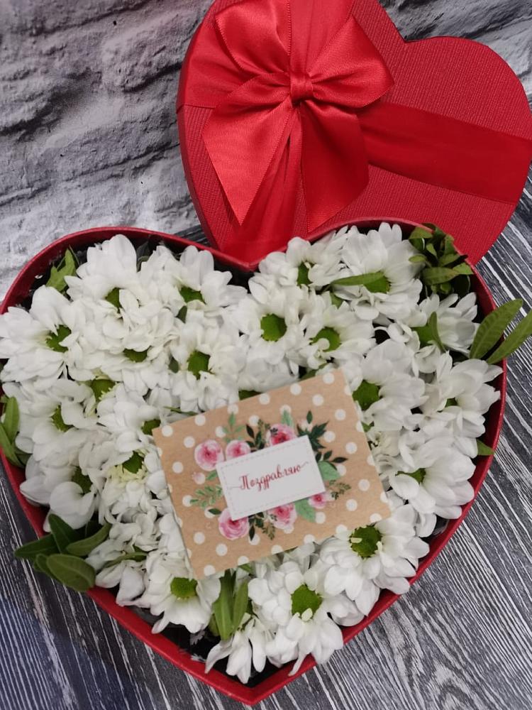 Цветочная композиция из Хризантемы в виде сердца в Никольском Астраханской области