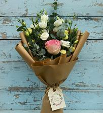 Букет цветов из:  Розы и Лизиантусы в Никольском Астраханской области
