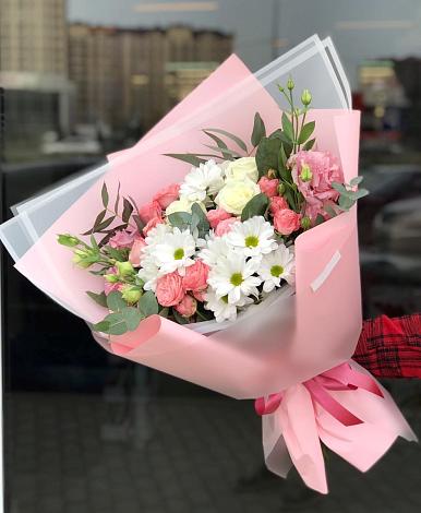 Букет цветов из: Розы, Лизиантусы и Хризантемы в Никольском Астраханской области